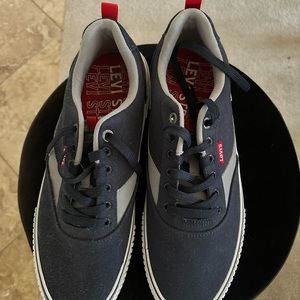 Like new Levi’s men’s shoe. Blue and Red.